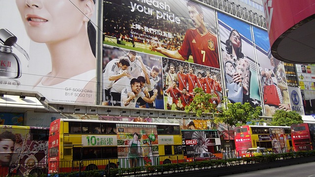 Reklamní billboardy mají silnou moc ovlivňovat kolektivní vědomí